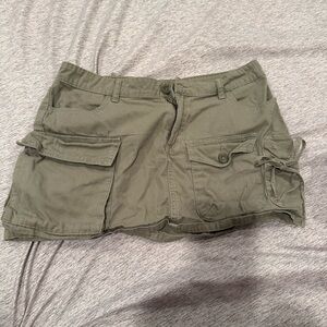 Aeropostale Green Skirt (SIZE M)